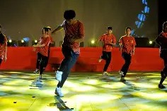 米乐-激情四射！体育界最令人瞩目的比赛引发热烈讨论(激昂体育)