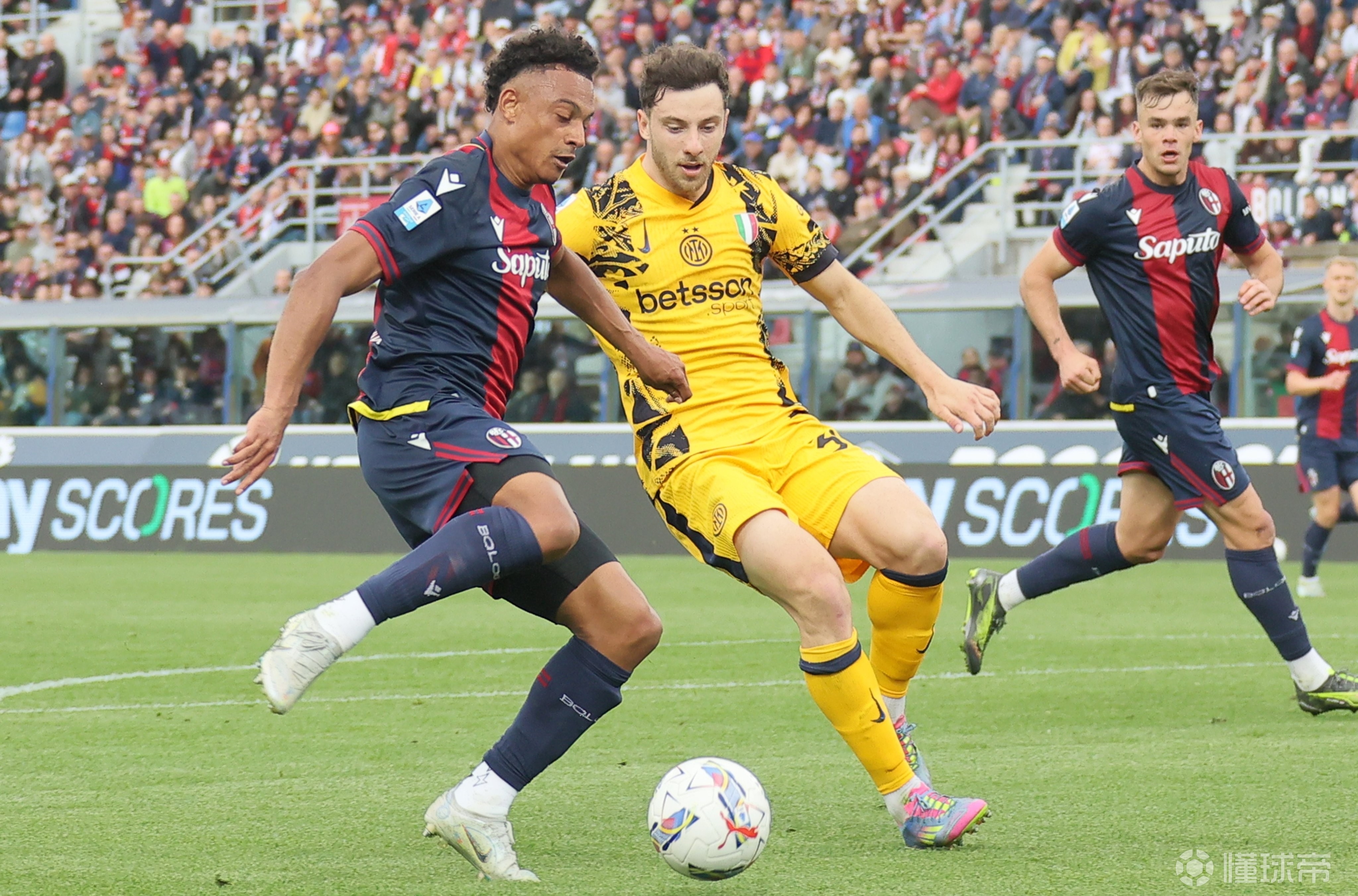 包含博洛尼亚凭借团队合作，轻松取胜的词条