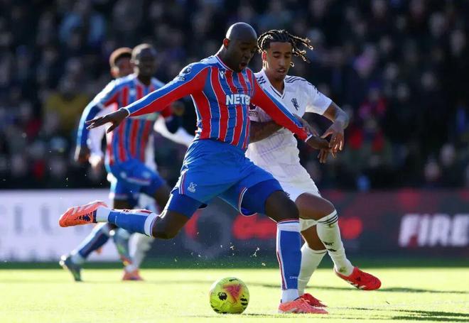 塞内加尔前锋曼诺助攻曼联队客场击败西汉姆联队的简单介绍