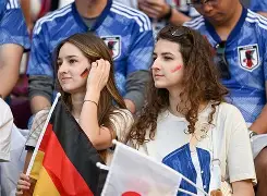 包含冠军奖杯之争，世界各地球迷热情期待的词条